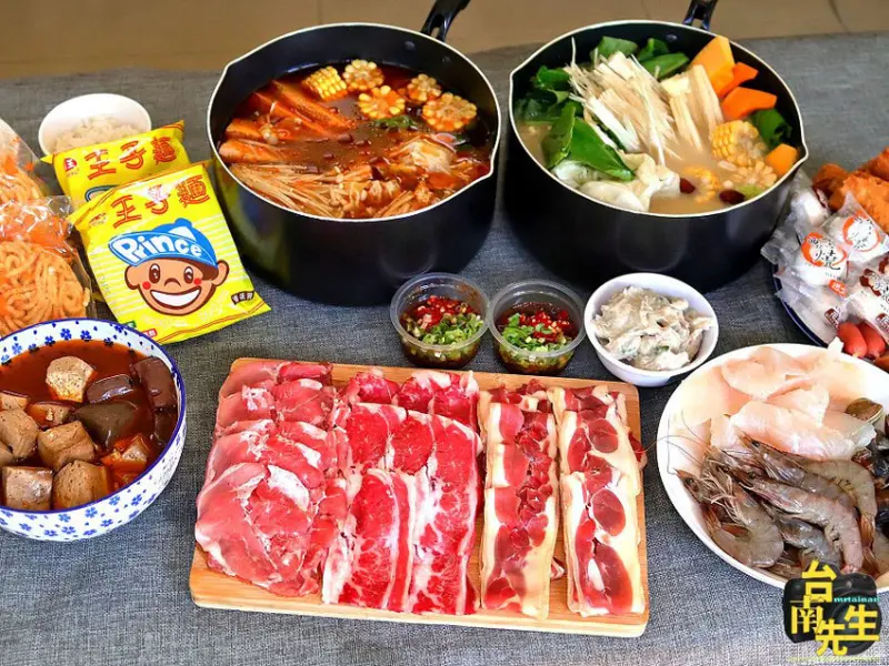 台南火鍋外帶／超值外帶套餐居然只要4.5折／嚴選紐澳進口高檔肉品／用料實在CP值高／每日限量新鮮供應／百貨公司一樓門口自取免上樓