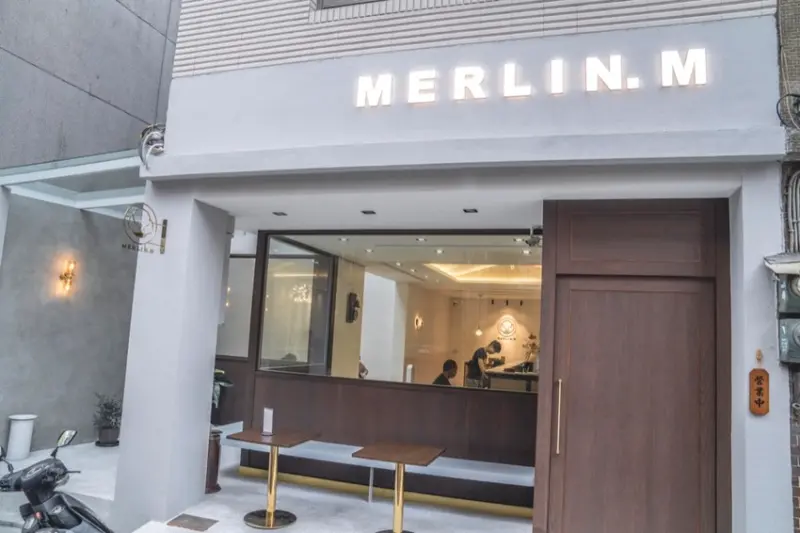 新北美食 MERLIN. M 梅林.麵｜這麼美居然賣拉麵，老字號製麵二代新開設，台灣漢方拉麵「濃濃中藥香」超欠吃！ · 算命的說我很愛吃