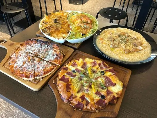 【高雄美食】義森義式坊pasta／楠梓區超平價學生系大份量義式餐廳，現點現做起司滿滿的焗烤義大利麵，起司厚到懷疑價格的手作披薩((附菜單