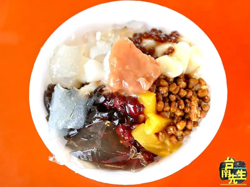 台南剉冰／無招牌無店名三輪車／傳統古早味一賣30多年／夏季限定每年只賣7個月／自製配料每日限量供應／料多實在價格親民／在地人私藏沒有觀光客