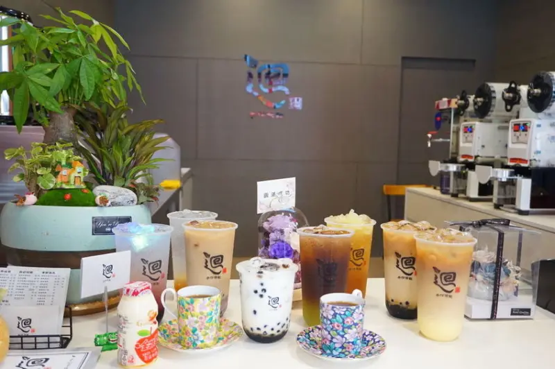 [高雄手搖推薦] 迴 手作茶飲 大明店- 20元大杯台灣茶葉原味茶/ 無色素無香精/ 每日現煮/ 創意桑椹特調/ 高雄平價茶飲