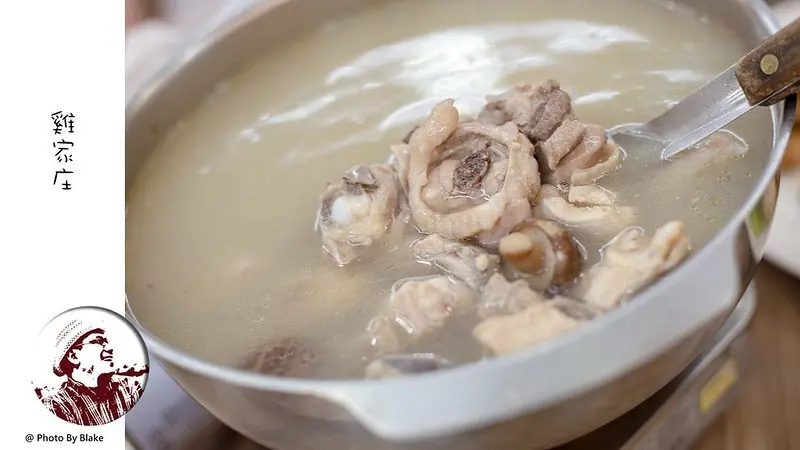 平價熱炒店竟然有十幾種雞肉料理，調味上不會太重鹹重油，很適合全家大小來吃｜布雷克出走旅行視界