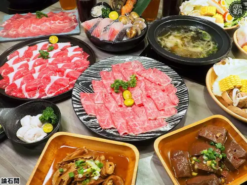 精緻小火鍋也有開放式野菜吧！論石間鍋物，20多樣小農蔬菜天天配送隨你夾~