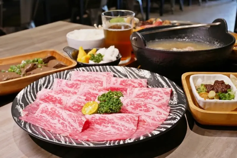 【好食分享】台中西屯火鍋-論石間鍋物,Prime&Choice等級肉品,M9+和牛,在地小農蔬食,手作鍋料,免服務費,附菜單