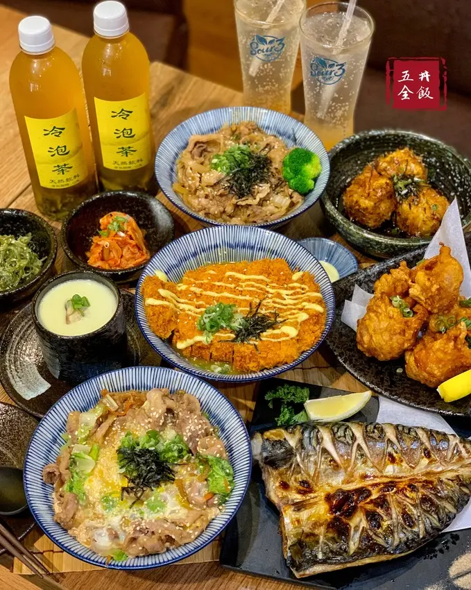 新竹市區巷弄裡這間『五全丼飯』主打丼飯、燒物、揚物，平實價格、大份量！推薦滑蛋牛肉丼、鯖魚一夜干！ - 阿華田的美食日記