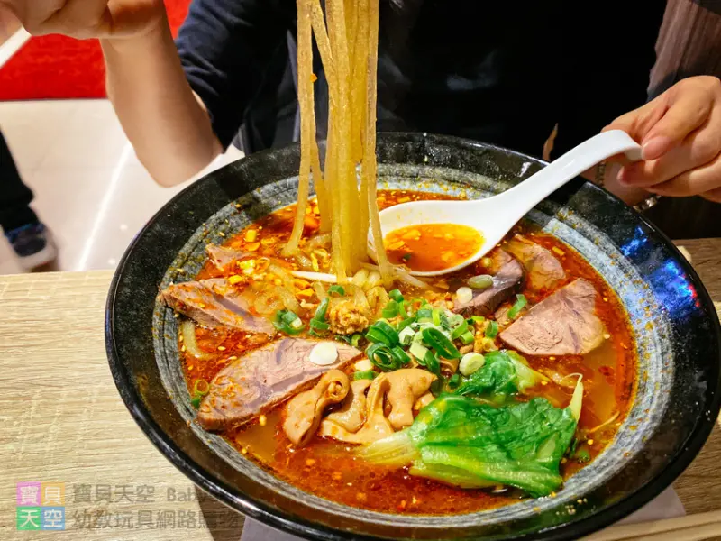 【泰山美食】哭鼻子酸辣粉 新莊店--(酸辣粉/拉麵/米線)，微酸微麻微辣的口感好特別！