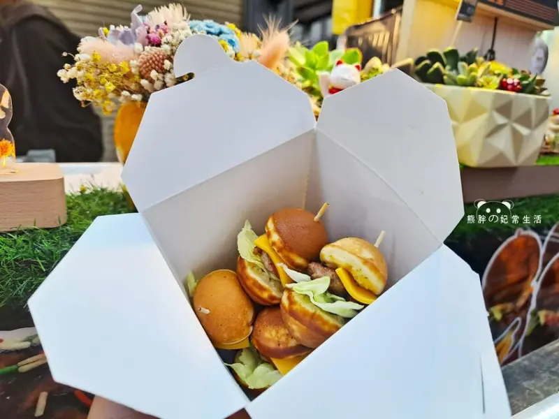 【桃園中壢】Mini burger 迷堡堡，中原夜市超迷你一口可愛漢堡，有肉、有起士，有蔬菜，味道超到位，桃園美食推薦
