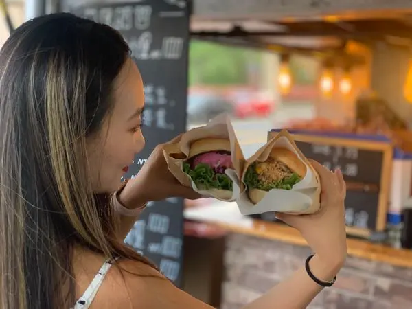 [ 桃園食記 ]  大園-美式漢堡餐車沒有固定的販賣位置｜超濃郁的花生醬純牛肉漢堡是必點｜常常有新口味上市