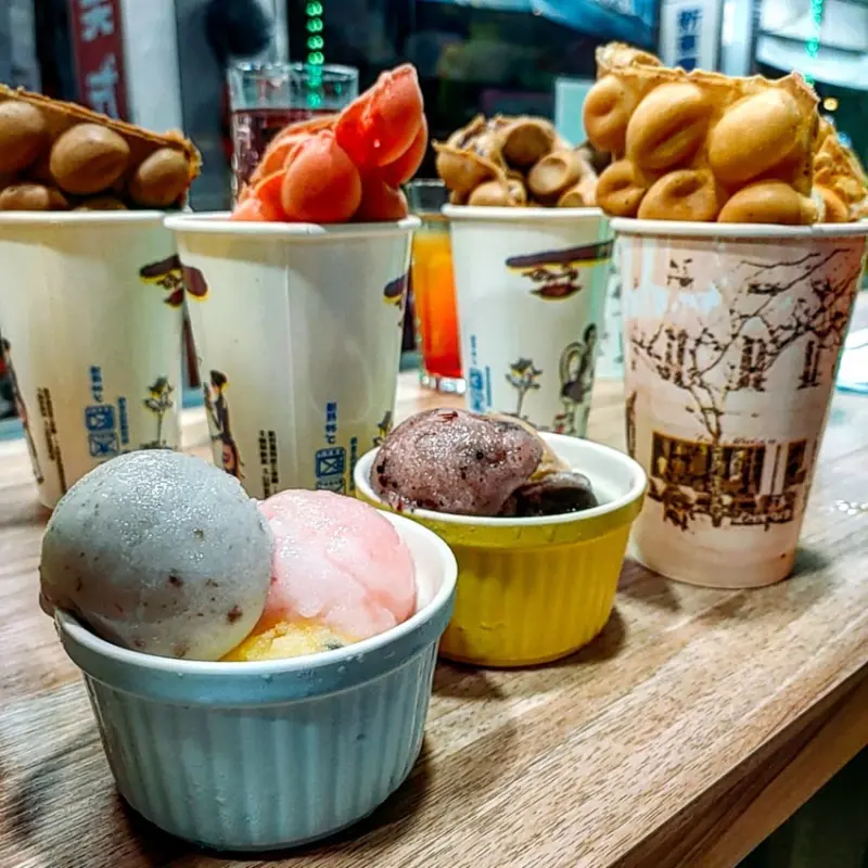 New Taipei, Taiwan 容容冰淇淋雞蛋仔/ 新開幕一個月的冰淇淋雞蛋仔專賣店💕雞蛋仔的蛋香味真的太濃郁啦💪