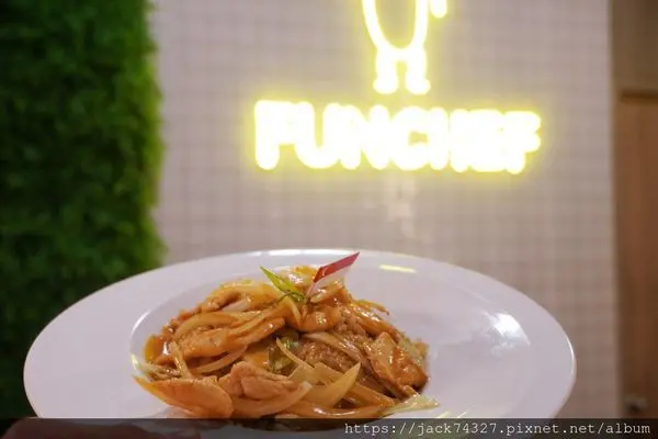 {台中美食}台中西區美食，獲得台灣炒飯王的：「飯大廚」，用獨特醬炒飯帶你環遊世界去吃到各國的美食！