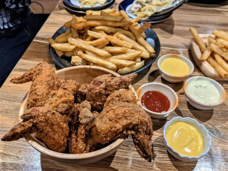 Open開房間桌遊餐酒館｜台北餐點最齊全最享受的桌遊店！多款桌遊及Switch任玩！還有多款精釀啤酒調酒！台北桌遊推薦、台北餐酒館推薦、大安餐酒館推薦、大安桌遊推薦、科技大樓餐酒館推薦