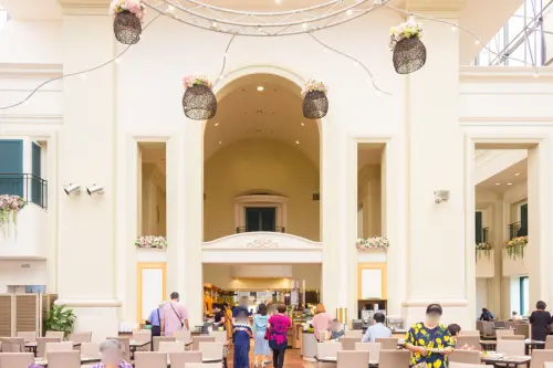 高雄苓雅︱寒軒國際大飯店６樓庭園廳　在明亮優雅用餐環境，不限時間慢慢吃飯吧！