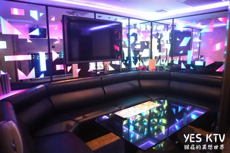 凱悅KTV新莊店新開幕！有很多其他兩大KTV唱不到的歌！平日5小時199元起超便宜！超級豪華走道跟飯店一樣很華麗！熱炒、牛肉麵都很好吃！