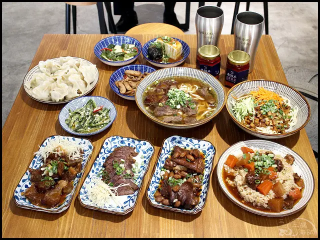 【台北麵食館/南京復興站牛肉麵】東館牛肉麵～數十年老主廚經驗傳承的結晶，喝到最後一滴湯，也不想把碗放下！