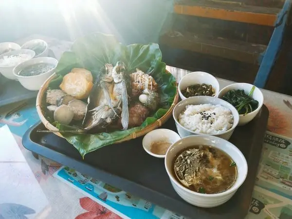 美食【蘭嶼。089簡餐】飛魚風味套餐｜餐廳望出去就是海｜冷氣很涼