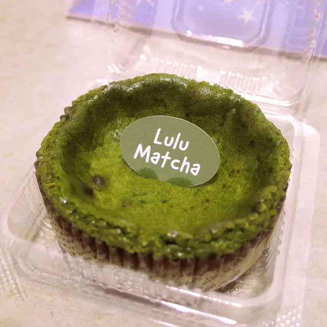 可愛的3吋迷你圓，抹茶巴斯克《lulu matcha 露露抹茶館》
