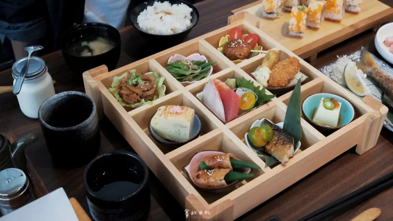 敘敘食光｜台中北區日本料理｜預定才吃得到的九宮格日式料理，生魚片丼飯食材新鮮、醋飯也是Q彈好吃！近中山堂、中國醫美食