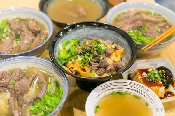 中壢健行科大美食-十清牛肉麵，因為單純，所以美味。