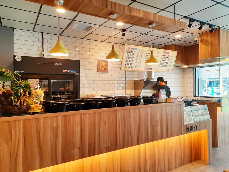 美食 ░  高質感平價個人小火鍋，楠梓小石鍋 Mini Stone Hot Pot開店囉 ! 白飯霜淇淋吃到飽Buffet吧