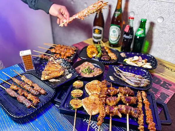 (新北府中站)High 串燒 板橋美食板橋居酒屋推薦 平價串燒無低消無服務費 網美打卡 現點現烤好吃美味