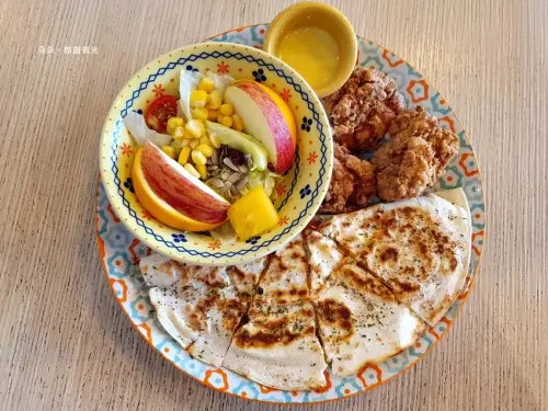 『美食@高雄』三民區早午餐 x哆啦A夢百寶袋拼盤-黑白配早午餐