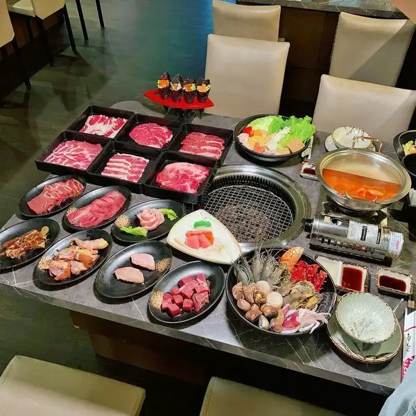 板橋帝王蟹燒烤吃到飽！還有無限生魚片、冰淇淋和甜點～ | 【新北市板橋區-新埔站】蟹飽王