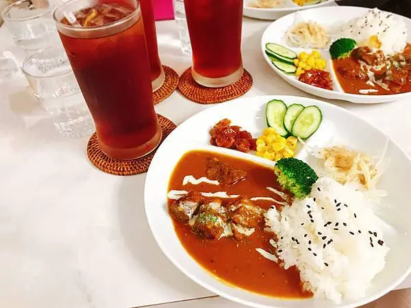 ||吃。台北|| Thursday拜喜咖啡 咖哩飯小清新咖啡館