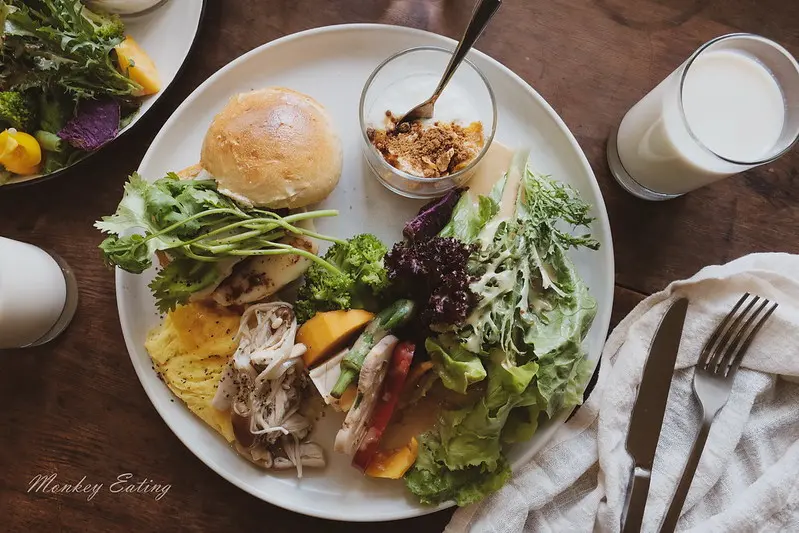 【台中北區】Opus67｜台中老宅早午餐推薦，朝午食、麵包、古物空間，序曲甜點旁