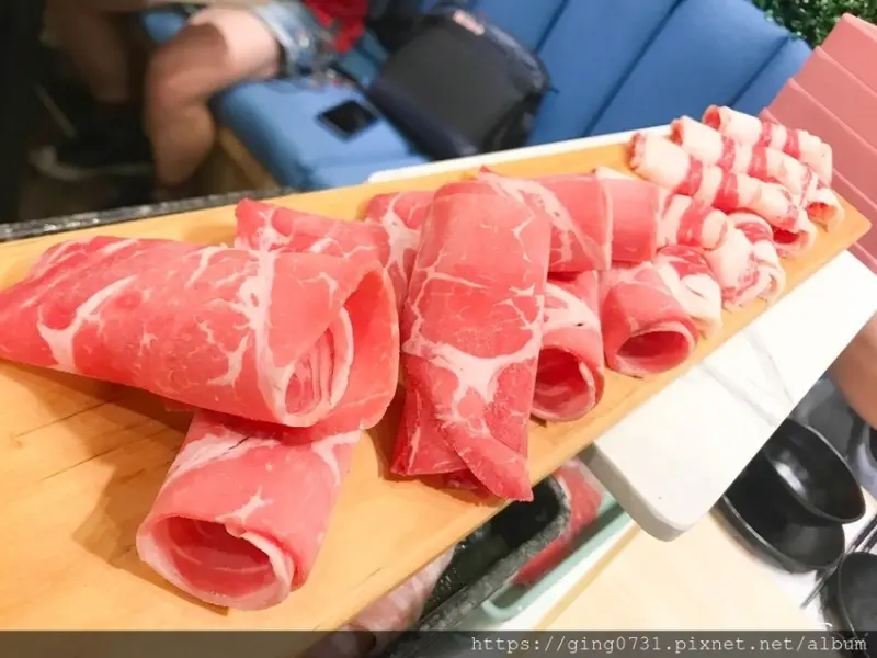 [高雄美食] 星野肉肉鍋plus 夢時代店，首創升降鍋超酷，平日午餐限定398就可以吃到飽～