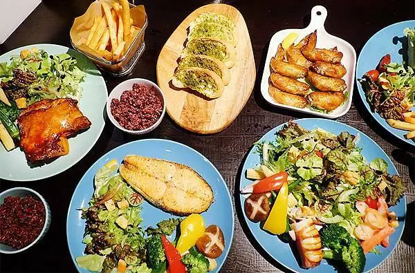 內湖美食聚餐【漫時生活】義式Italmill藍光麵粉手作PIZZA、自家烘焙咖啡香氣迷人，讓生活步調不自覺慢了下來。