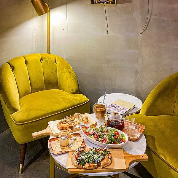 (台北港墘站)漫時生活Leisure Time 台北內湖美食咖啡廳推薦 上班族美食推薦不限時文青咖啡廳 義式手工披薩及輕食多選擇 可空間出租團體包場