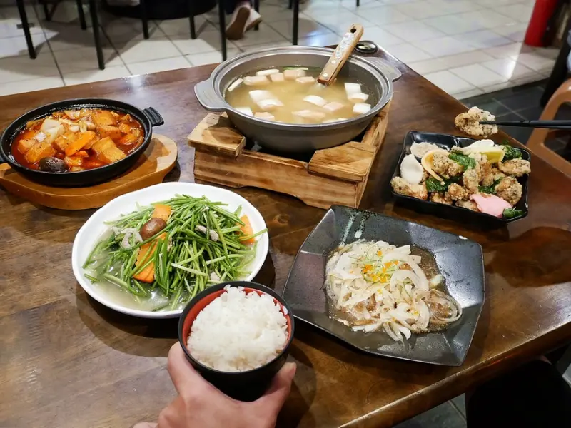 台中東區日式料理、熱炒，消費平價料理豐富，聚餐好選擇-築也日本料理