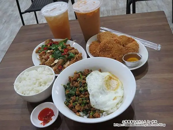 台中西屯月亮蝦餅/泰式小吃【泰后  月亮蝦餅】正宗泰式小吃，酸辣好過癮~