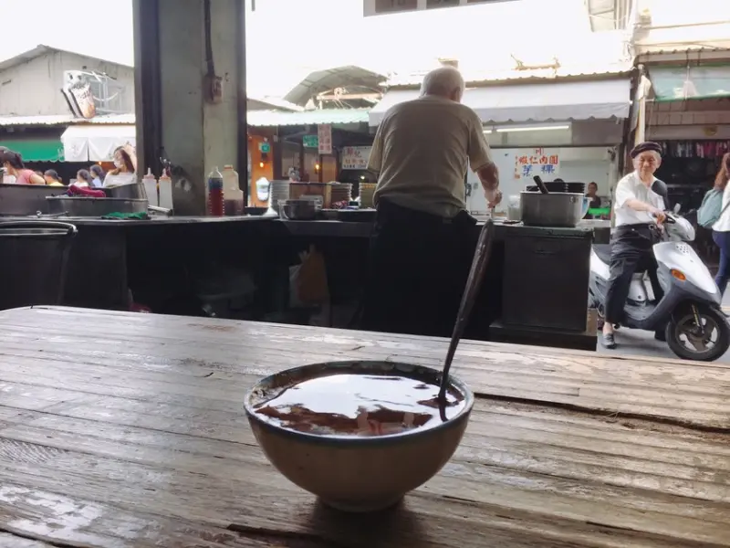 台南︱沒有名字的碗粿，吃的是一種氣氛！