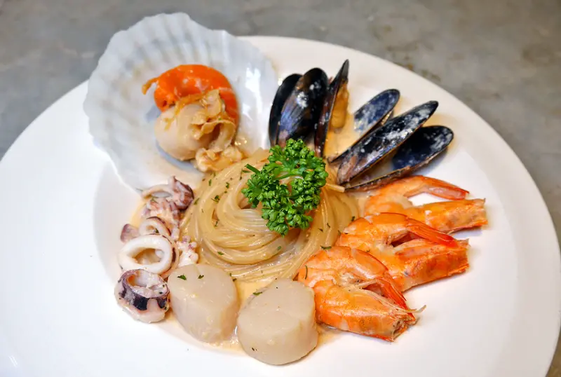 吃。台北北投《At EASE CAFE》除了是可以放鬆的咖啡館，從早到晚還能享用嚴選食材製作的餐點喲。石牌咖啡廳推薦