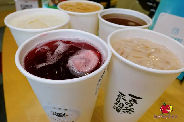 [食記] 台北中山 - 侍茶匠 茶味濃厚青茶王 大馬士革綠茶拿鐵淡淡的清香加上鮮奶的香醇 炎炎夏日 一杯在手消暑無窮 貫徹武士道精神的飲料店
