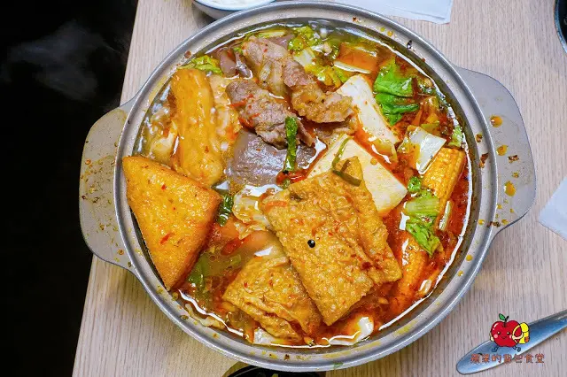 [食記] 新竹東區 - 甲黑哥 平價小火鍋 濃郁起司牛奶鍋香醇百搭 海鮮魚片鍋鮮甜份量足 飲料冰淇淋爆米花自助吧
