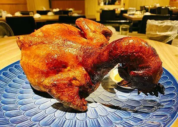 市民大道甕仔雞【一吃上癮祖傳甕缸雞】古法醃漬脆皮甕仔雞+被甕仔雞耽誤的-金沙中卷(推薦)-台北東區聚餐好所在-台北東區甕仔雞