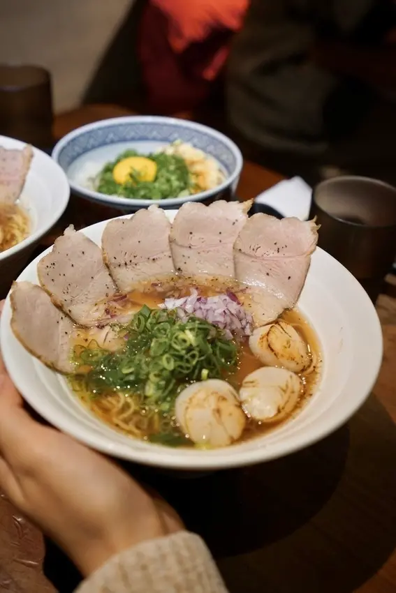 墨洋拉麵－大顆炙燒干貝與干貝系醬油拉麵、泡系拉麵，公館商圈爆排人氣拉麵店，台北拉麵推薦