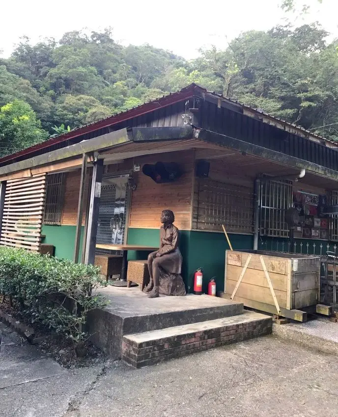 【咖啡廳】【石錠】老玩童礦坑咖啡，地點偏遠環境悠閒，牛肉麵好吃到妙不可言!