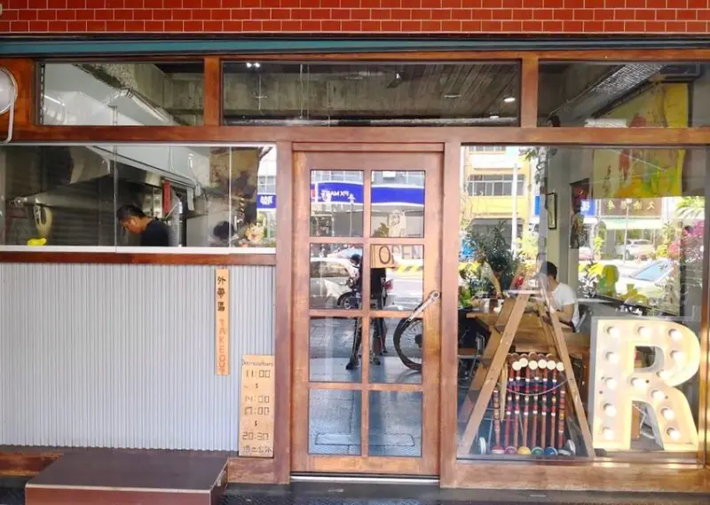 【牛肉麵】【台南】路口牛肉麵，牛肉麵好吃小菜也很棒，台南同胞值得來吃看看