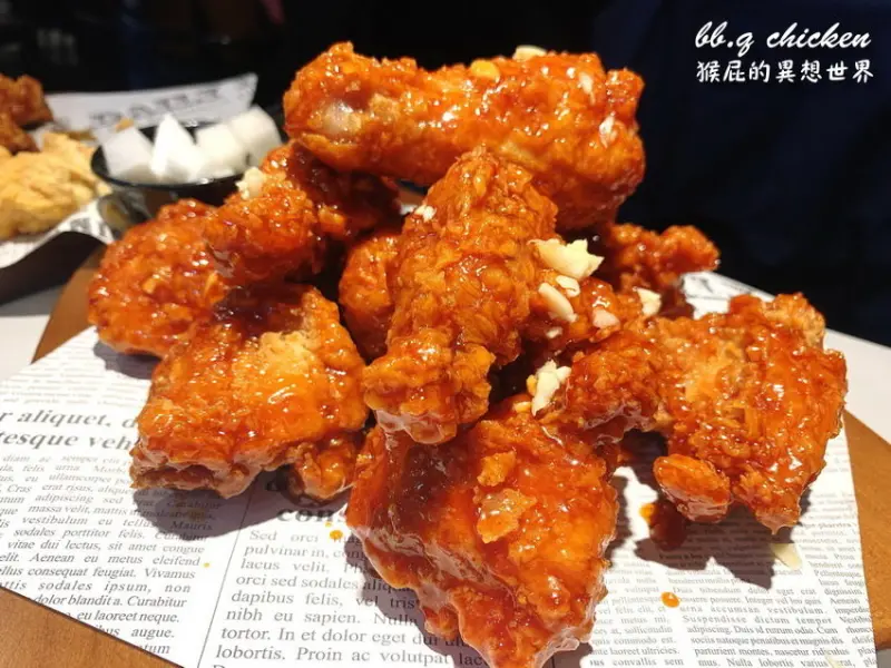 【台北松山】韓劇愛的迫降、鬼怪裡出現的炸雞店bb.q CHICKEN旗艦店！因韓劇爆紅BBQ炸雞平日也要排隊！就在慶城街1號商場4樓，近捷運南京復興站！ @猴屁的異想世界