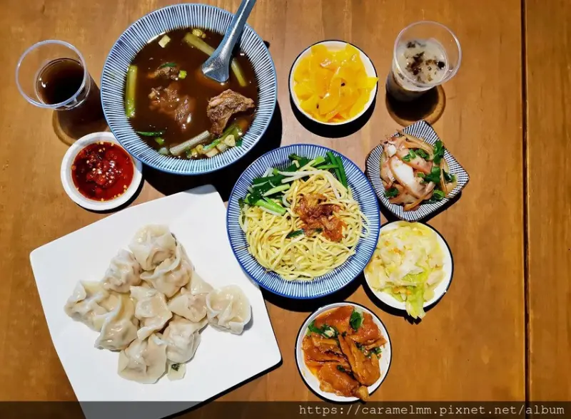 【苗栗頭份】麵容餃好 頭份美食 頭份麵食館 苗栗銅板美食 苗栗頭份交流道美食 頭份小吃 古早味 粄條 牛肉麵 多樣小菜 輕工業文青裝潢  麵容餃好菜單 建國路