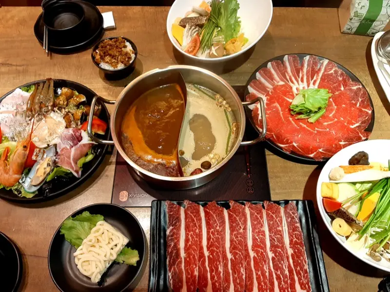 中永和火鍋 宵夜 團體聚餐推薦 李白湯鴛鴦鍋 原味純粹豚骨湯 老四川麻辣 【新北市永和區/捷運頂溪/火鍋】