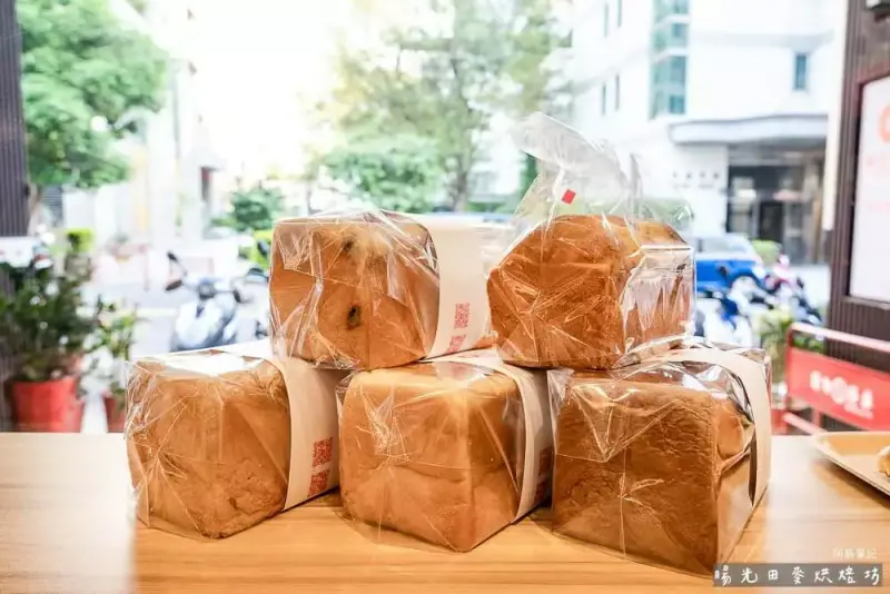 阿新筆記|暘光田麥烘焙坊|出爐就秒殺！台中超搶手生吐司，手腳慢根本吃不到～