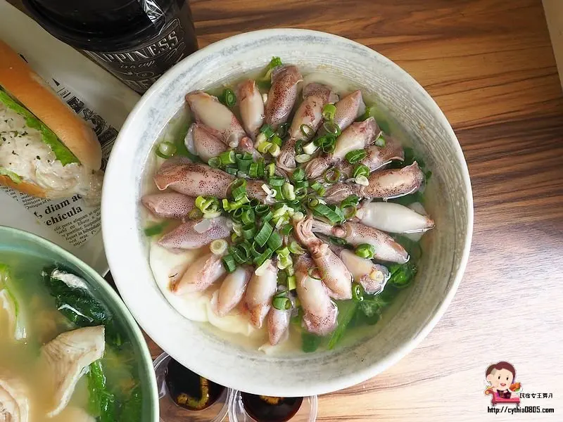 滿滿20多隻小卷舖在鍋燒麵上面，早餐吃這麼澎派甘好?就在青埔國中附近