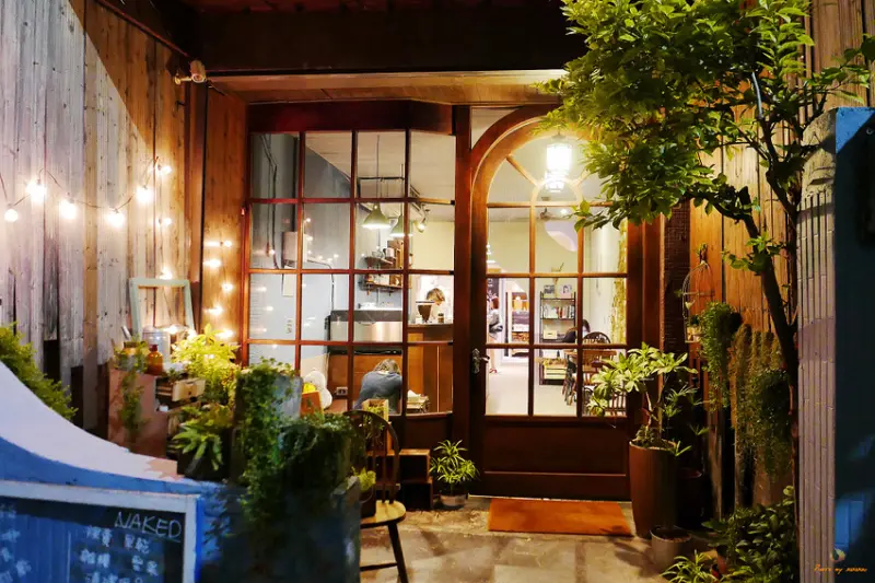 (食-高雄新興) 沒有包裝 Cafe & Refill Station / 裸賣果乾、清潔用品、堅果雜糧，巷弄裡的隱密老屋咖啡館