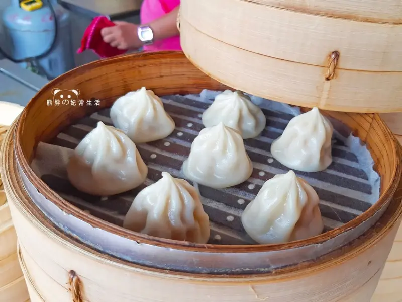 【台中大里】大明路上無名湯包，超人氣銅板美食，排隊人潮絡繹不絕，肉餡飽滿紮實，湯汁多且鮮甜