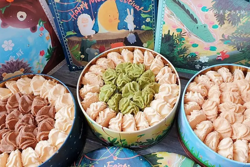 愛威鐵盒餅乾║台中超人氣必買伴手禮！中秋限定月亮先生鐵盒，六種口味任你搭，柔滑酥鬆ㄧ吃停不下來，不用飛香港，台中新光三越就買的到！