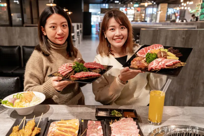 邊吃燒肉還可以邊唱歌！燒肉吃到最便宜只要499元，新竹平價燒烤吃到飽推薦長島燒肉吧 - ㄚ綾綾單眼皮大眼睛
